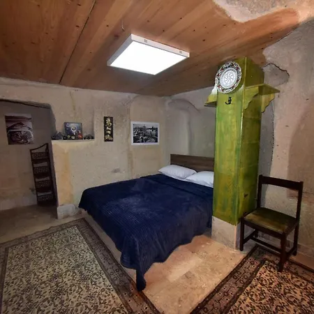 Mommys Cave House *